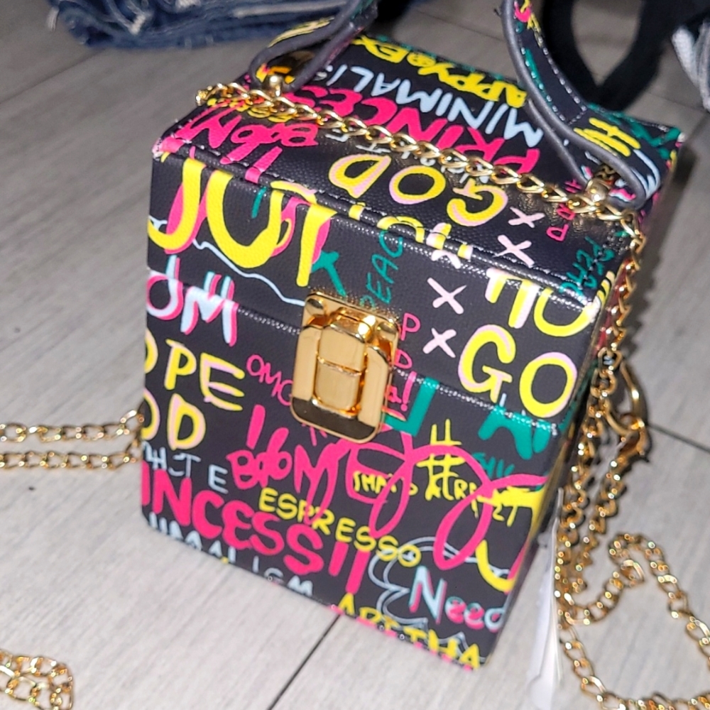 NWT BLACK GRAFFITI CASE
